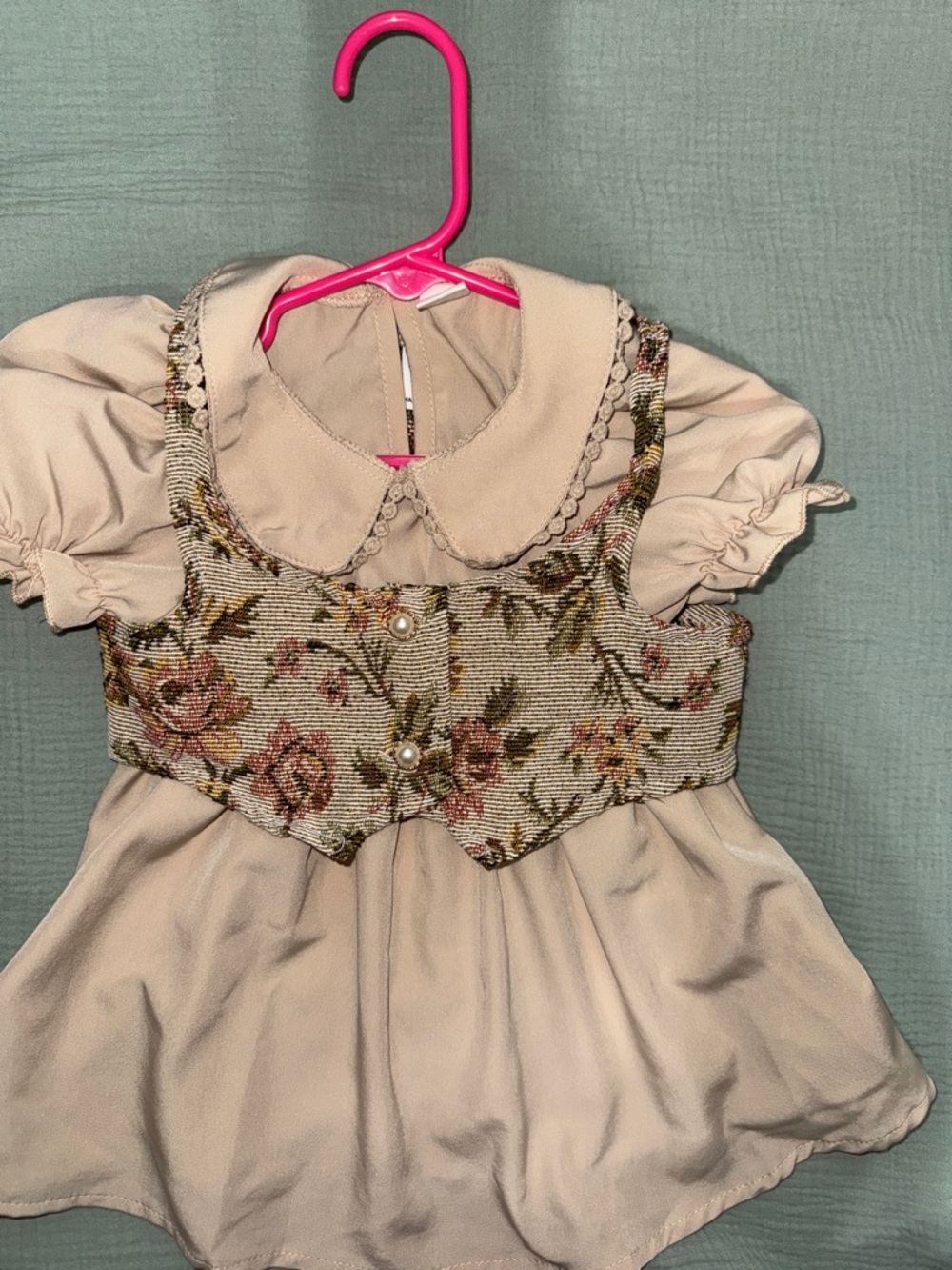 SHEIN Cream Floral Vest-Accent Formal Dress